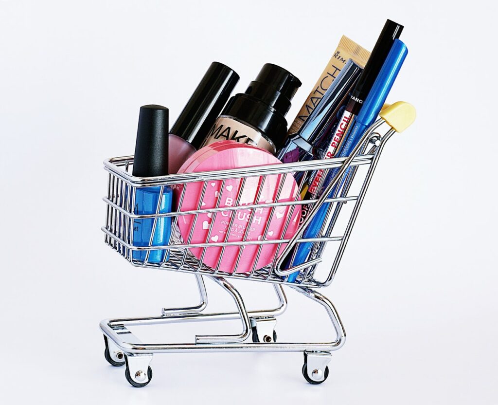 In this image: an artistic representation of shopping cart that symbolizes retargeting